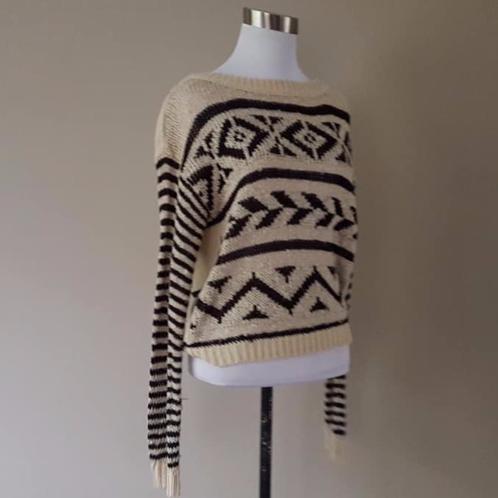 Sweater Pullover Rewind Large Geometric Pattern - image 1
